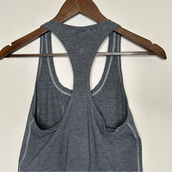 Lululemon Yogi Racerback Front Pocket Pinstripe Black & White Tank Size 6 - Picture 7 of 7